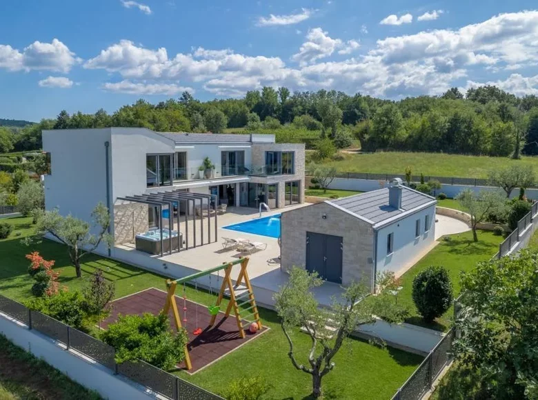 villa de 5 dormitorios 447 m² Umag, Croacia