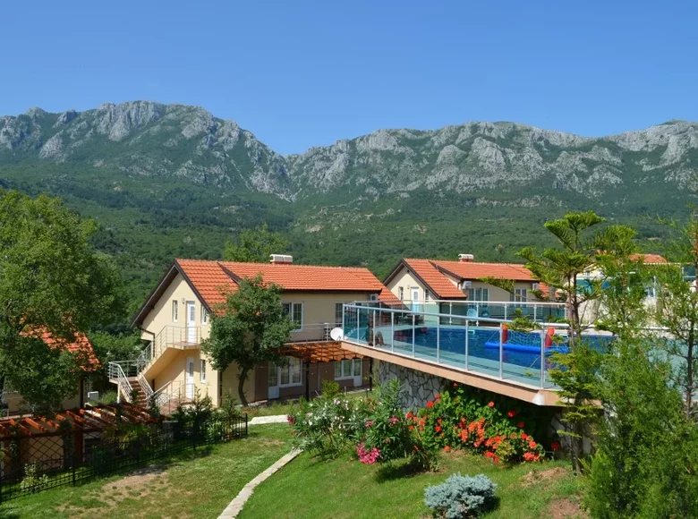 2 bedroom house 131 m² Bar, Montenegro
