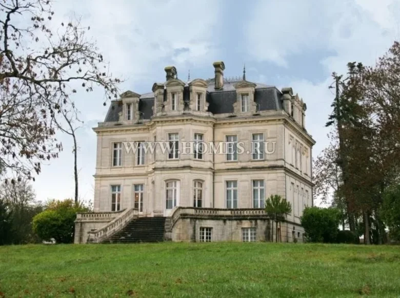 Замок 8 спален 600 м² Cognac-la-Foret, Франция
