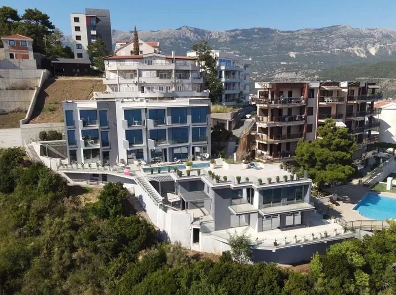 Villa 11 habitaciones 1 175 m² Budva, Montenegro