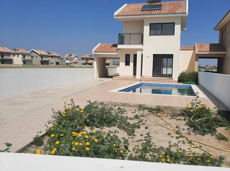 Nieruchomości inwestycyjne 1 387 m² Pervolia, Cyprus