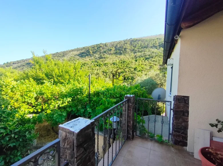 3 bedroom house 200 m² Lustica, Montenegro