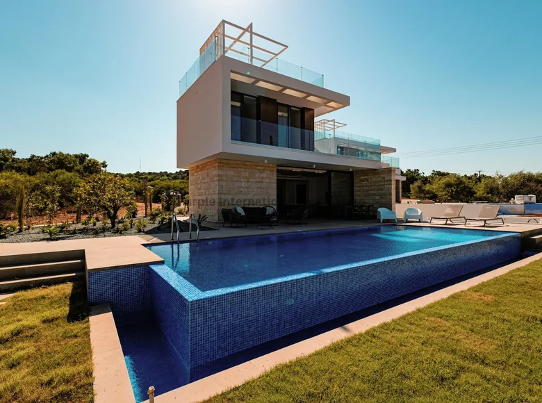 Willa 3 pokoi 132 m² Paralimni, Cypr