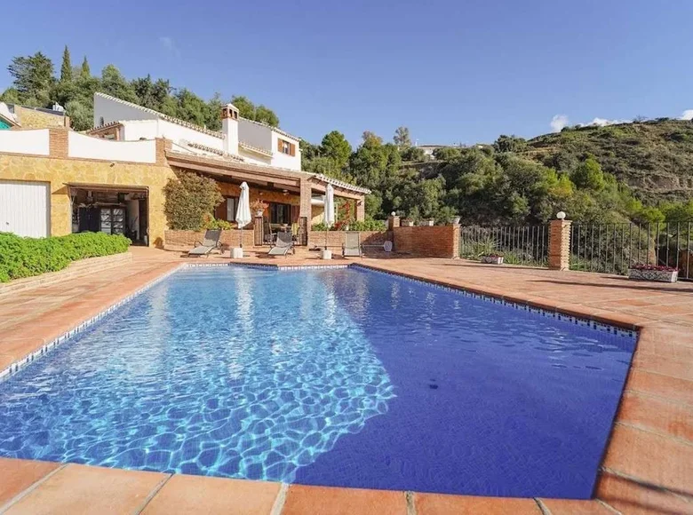 4-Schlafzimmer-Villa 346 m² Mijas, Spanien