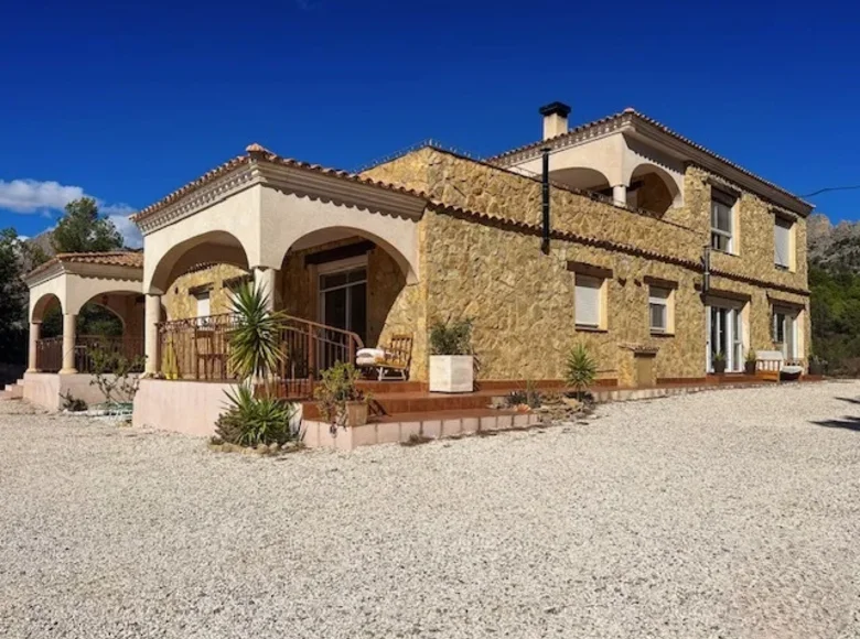 6 bedroom house 560 m² Finestrat, Spain