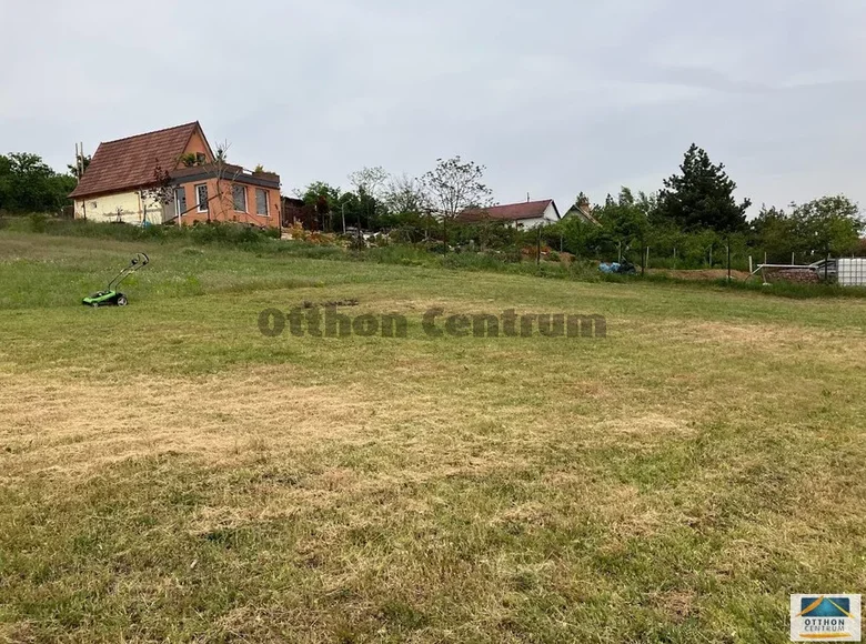 Land 1 205 m² Szekesfehervari jaras, Hungary