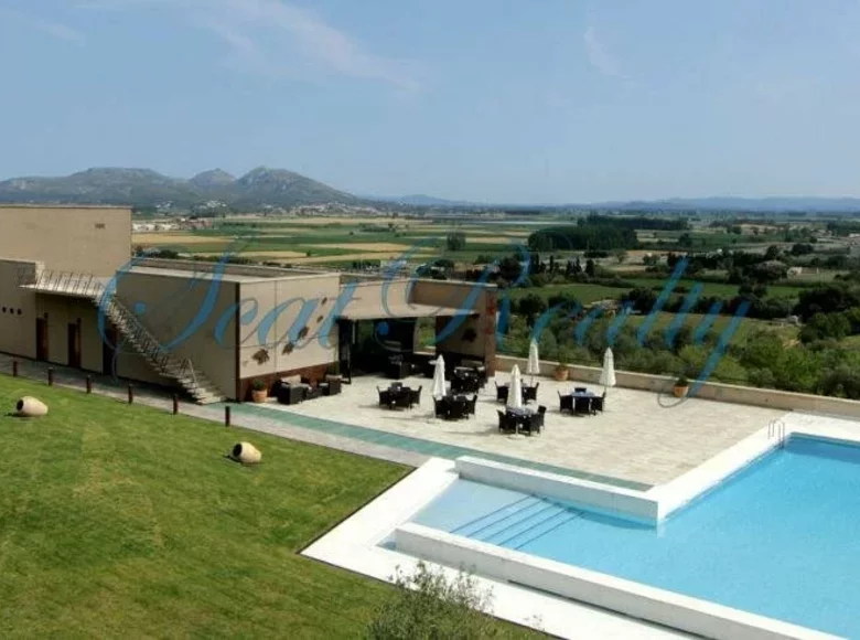 Mieszkanie 29 pokojów 50 972 m² l Escala, Hiszpania