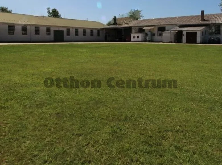 Commercial property 1 918 m² in Palmonostora, Hungary