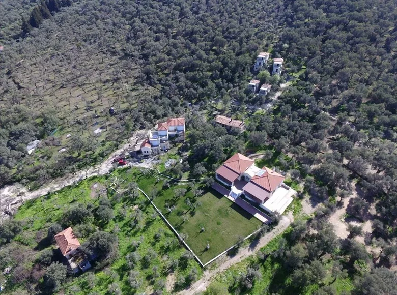 Propriété commerciale 1 170 m² à Marmaro, Grèce