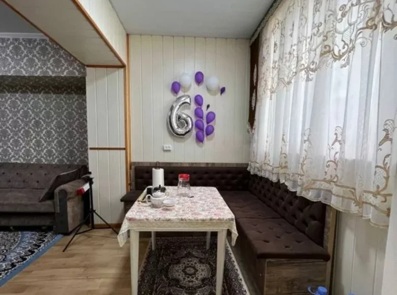 Kvartira 1 xona 42 m² Toshkentda