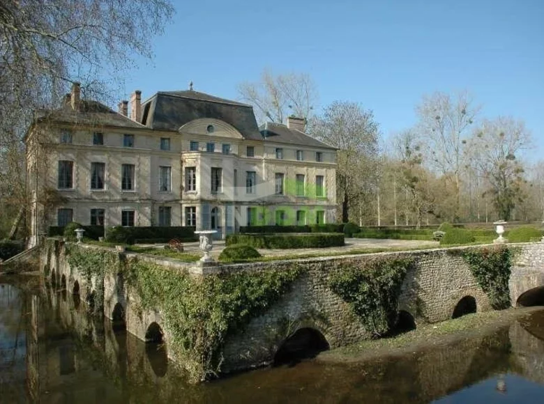 Замок 1 200 м² Метрополия Франции, Франция