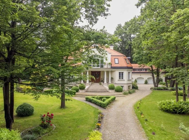 9 room house 882 m² Grodzisk Mazowiecki County, Poland