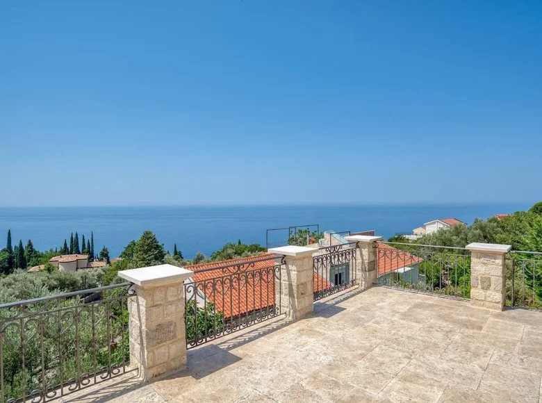 Villa de 5 habitaciones 450 m² Katun Rezevici, Montenegro