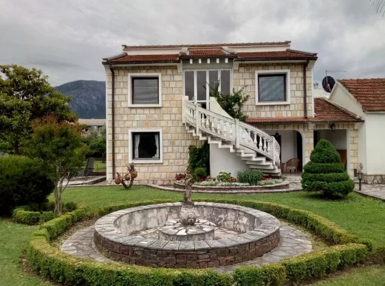 villa de 5 dormitorios 216 m² Montenegro, Montenegro