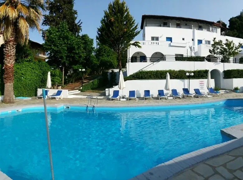 Hotel 1 900 m² Kriopigi, Grecja