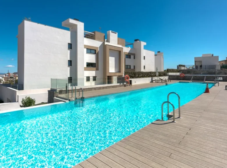 3 bedroom apartment  Estepona, Spain