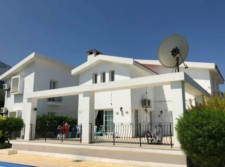 Villa de 4 dormitorios 250 m² Kyrenia, Chipre