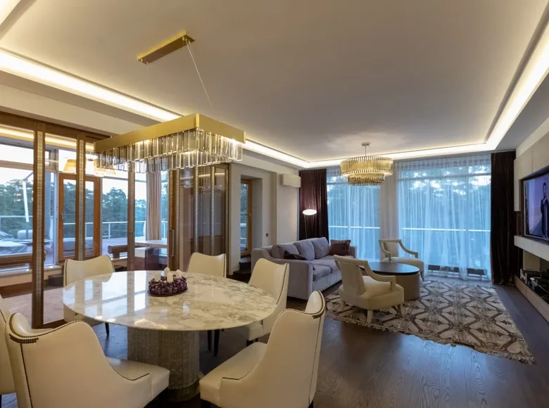 Mieszkanie 3 pokoi 221 m² Jurmała, Łotwa