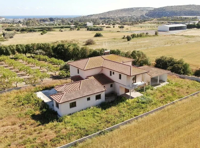 Dom 5 pokojów 390 m² Moni, Cyprus