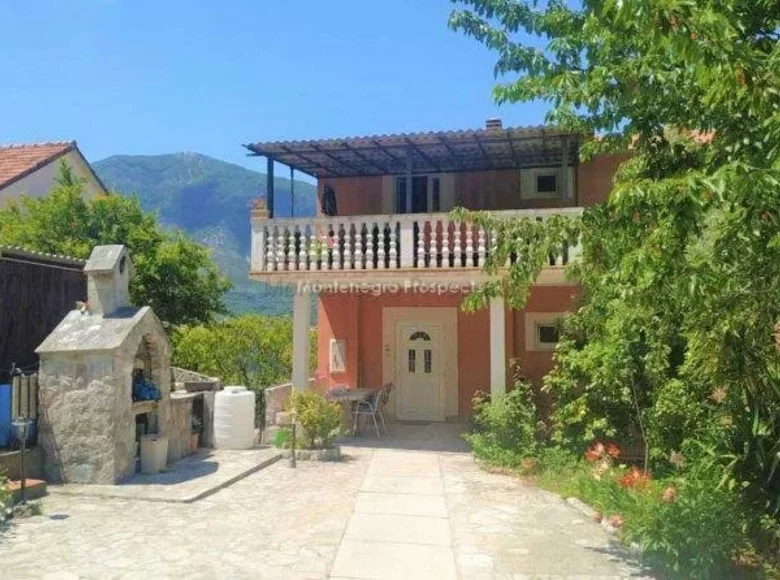 4 bedroom house 220 m² Bijela, Montenegro