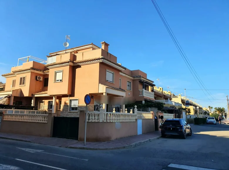 Szeregowiec 4 pokoi 100 m² Torrevieja, Hiszpania