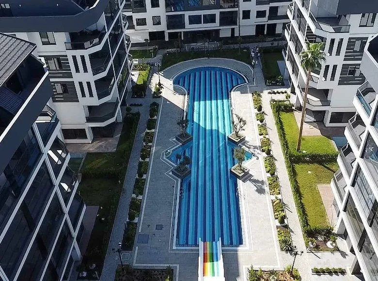 Mieszkanie 2 pokoi 105 m² Alanya, Turcja