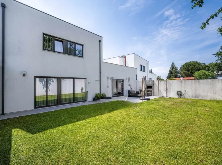 villa de 5 dormitorios 400 m² Braga, Portugal