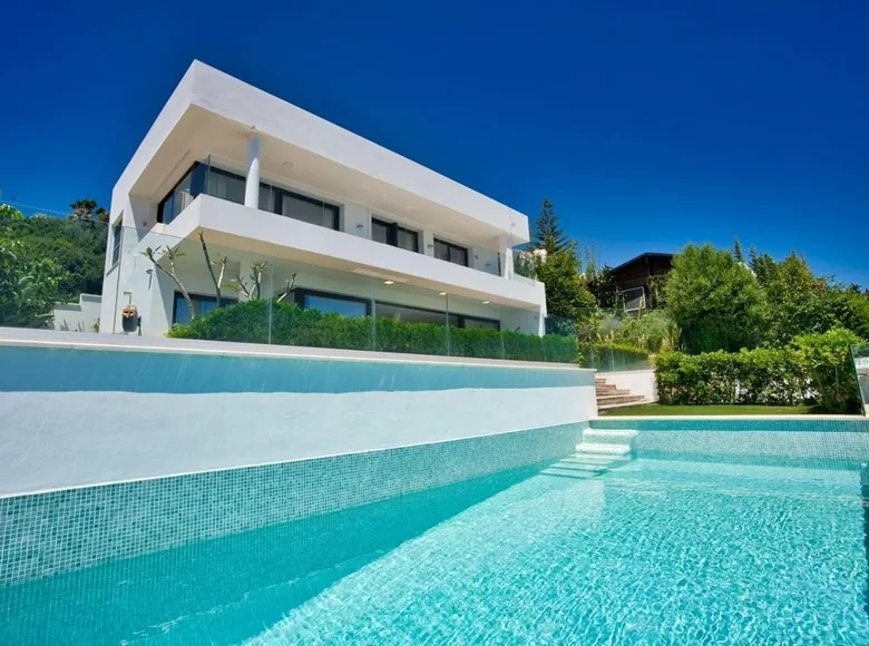 4 bedroom Villa 295 m² Estepona, Spain