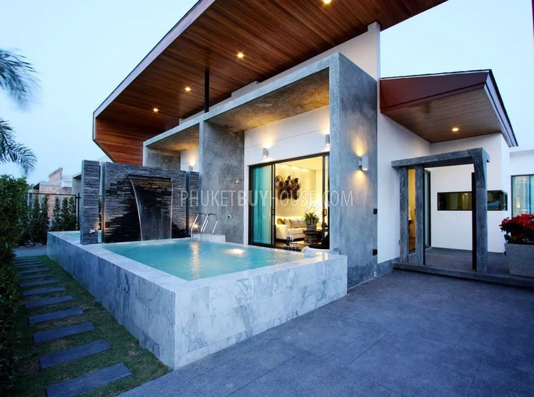 Villa mit 2 Schlafzimmern 126 m² Chalong, Thailand