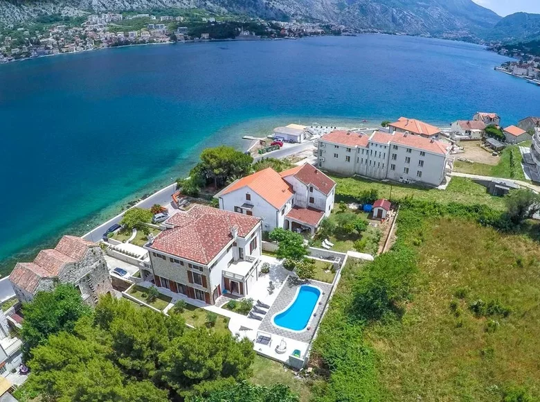 Villa de 4 dormitorios 497 m² Prcanj, Montenegro
