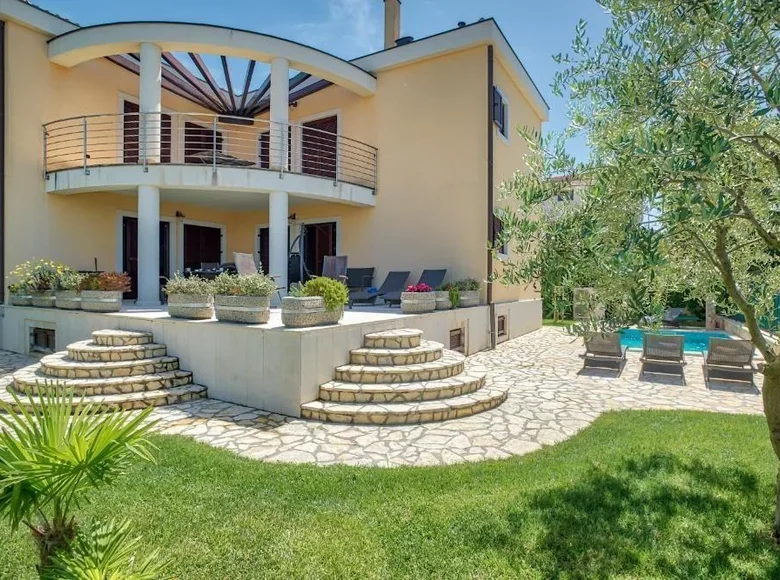 4-Schlafzimmer-Villa 350 m² Stadt Pola, Kroatien