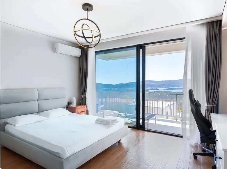 Villa de 4 dormitorios 180 m² Kavac, Montenegro