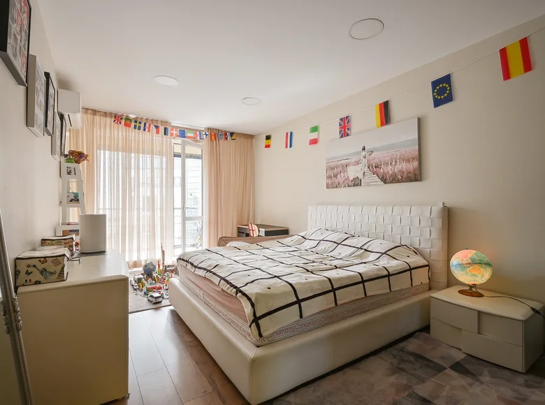 Mieszkanie 3 pokoi 104 m² Ryga, Łotwa