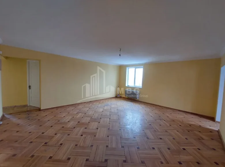 Mieszkanie 4 pokoi 122 m² Tbilisi, Gruzja