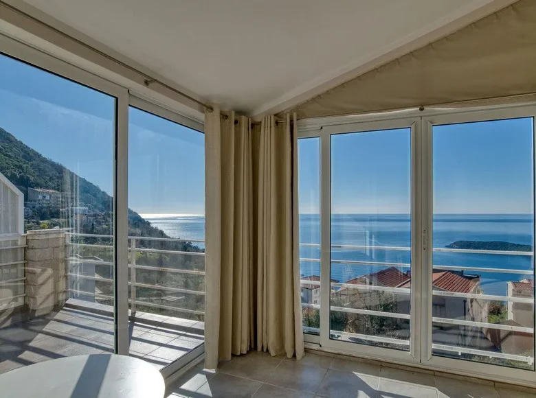 2 bedroom apartment 75 m² Budva, Montenegro