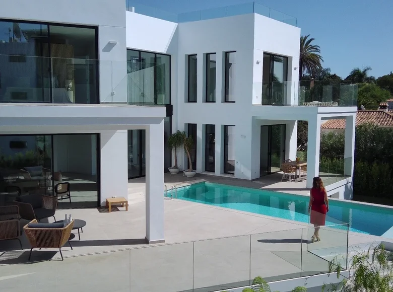 villa de 5 dormitorios 408 m² Marbella, Španjolska