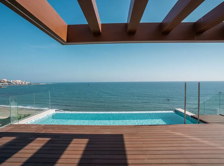 4 bedroom apartment 199 m² Estepona, Spain