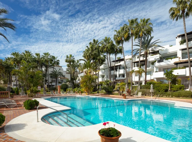 Mieszkanie 4 pokoi  Marbella, Hiszpania