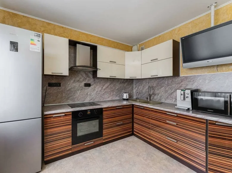 Mieszkanie 3 pokoi 77 m² Mińsk, Białoruś