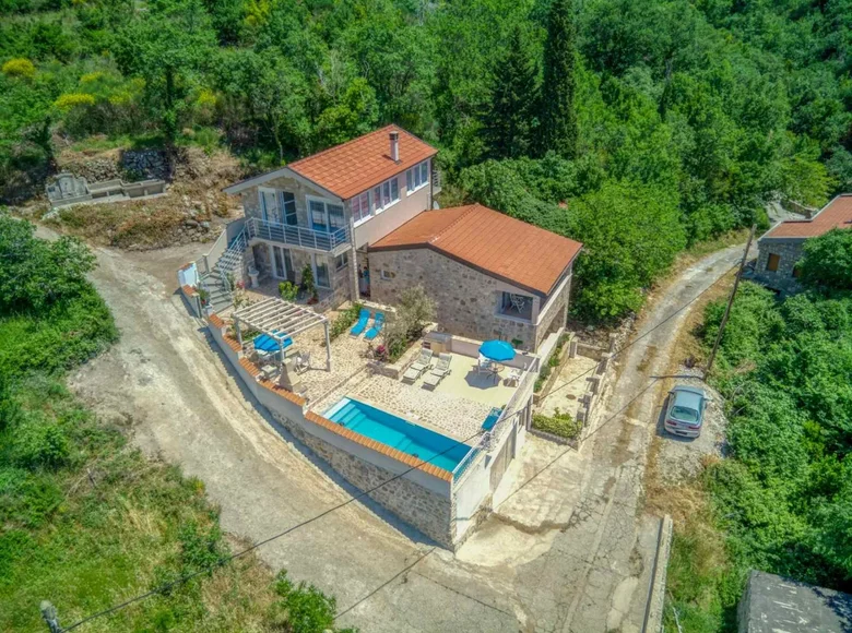 5 bedroom house 245 m² Buljarica, Montenegro