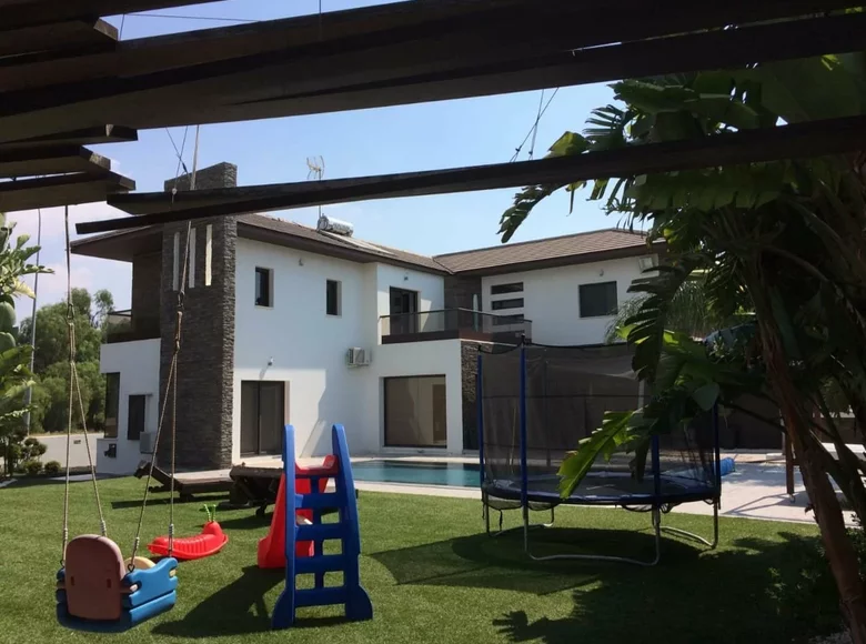 Casa 5 habitaciones 415 m² Xylotymbou, Chipre