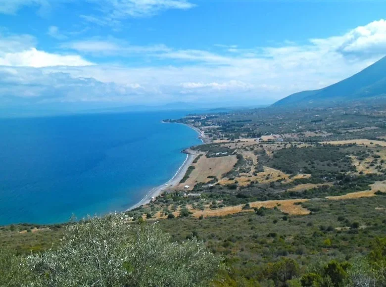 Land 1 room  Loukisia, Greece