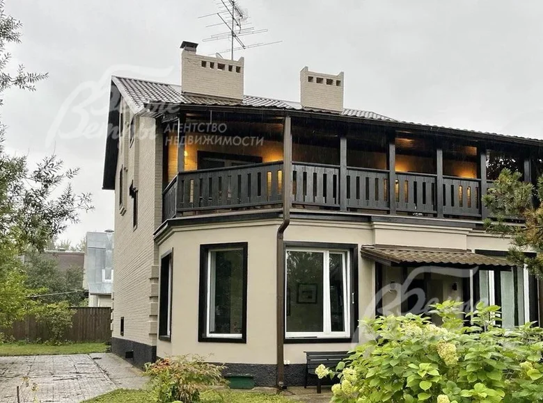 Haus 7 zimmer 360 m² in poselenie Desenovskoe, Russland