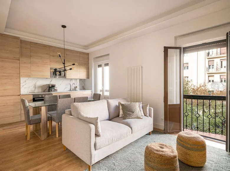 Mieszkanie 3 pokoi 80 m² Madryt, Hiszpania