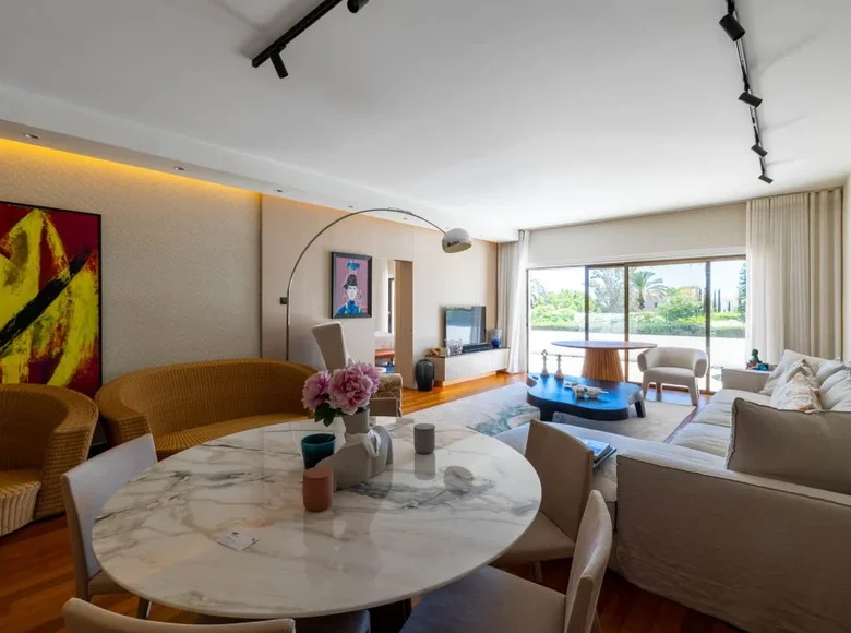 Mieszkanie 6 pokojów 370 m² Koinoteta Pyrgou Lemesou, Cypr