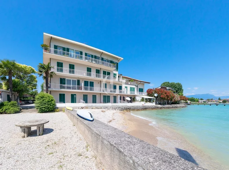 3 bedroom apartment 100 m² Sirmione, Italy