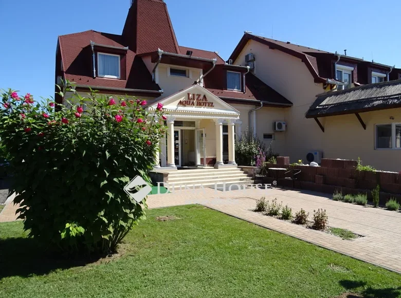 Villa 850 m² Lajosmizse, Hungary