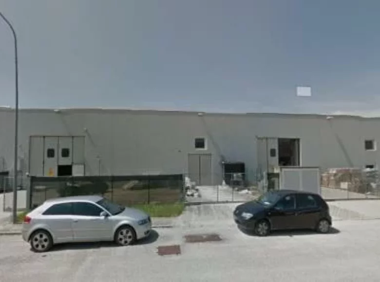 Commercial property 550 m² in Terni, Italy
