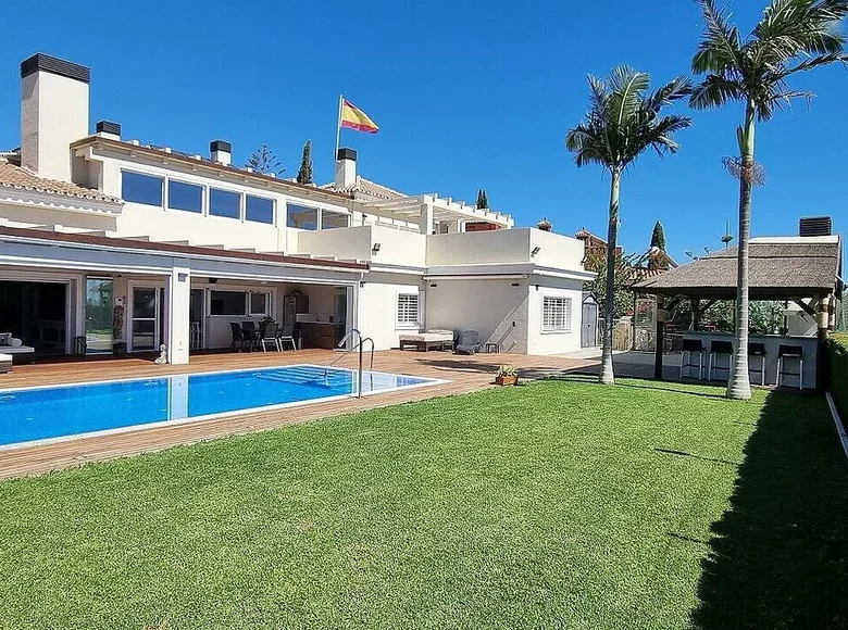 6-Zimmer-Villa 865 m² Malaga, Spanien