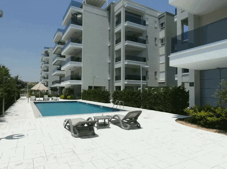 Mieszkanie 4 pokoi 203 m² Społeczność St. Tychon, Cyprus